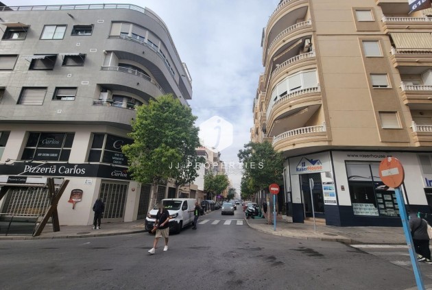 Z drugiej ręki - Mieszkanie w bloku -
Torrevieja - Playa del Cura