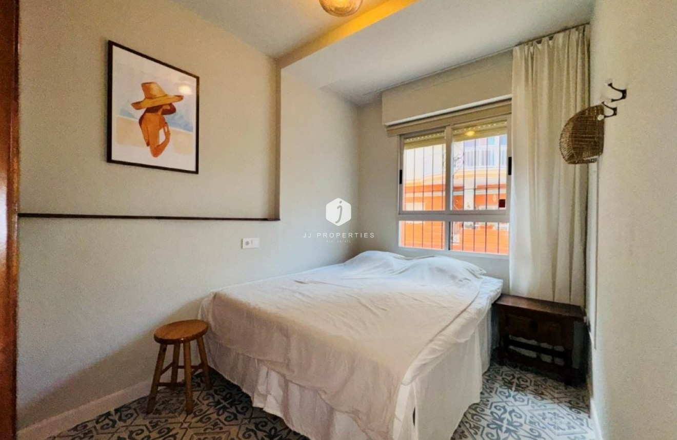 Tweedehands - Appartement / flat -
La Mata - Costa Blanca