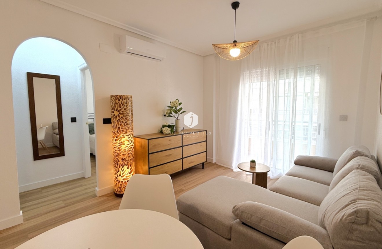 Resale - Apartment / flat -
Torrevieja - Costa Blanca