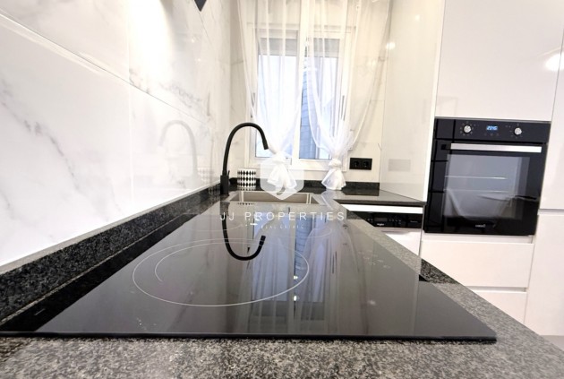 Resale - Apartment / flat -
Torrevieja - Costa Blanca