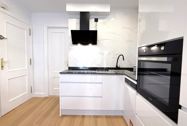 Resale - Apartment / flat -
Torrevieja - Costa Blanca