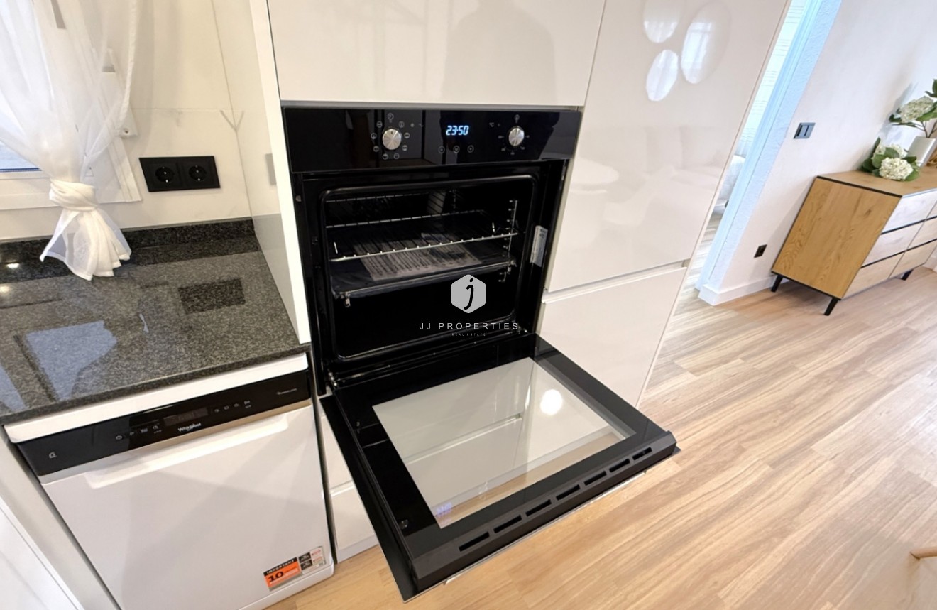 Resale - Apartment / flat -
Torrevieja - Costa Blanca