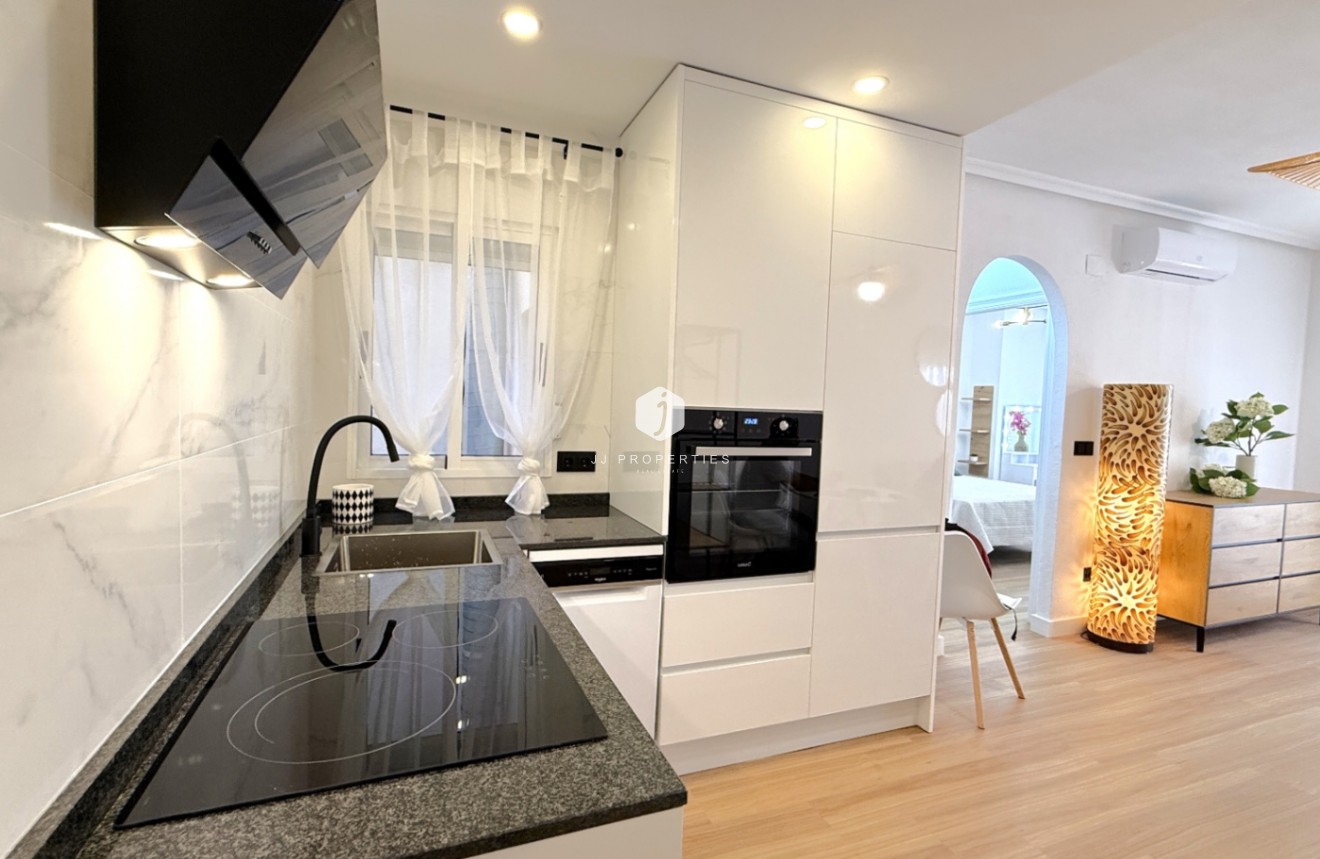 Resale - Apartment / flat -
Torrevieja - Costa Blanca