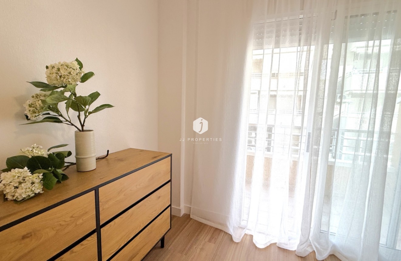 Resale - Apartment / flat -
Torrevieja - Costa Blanca