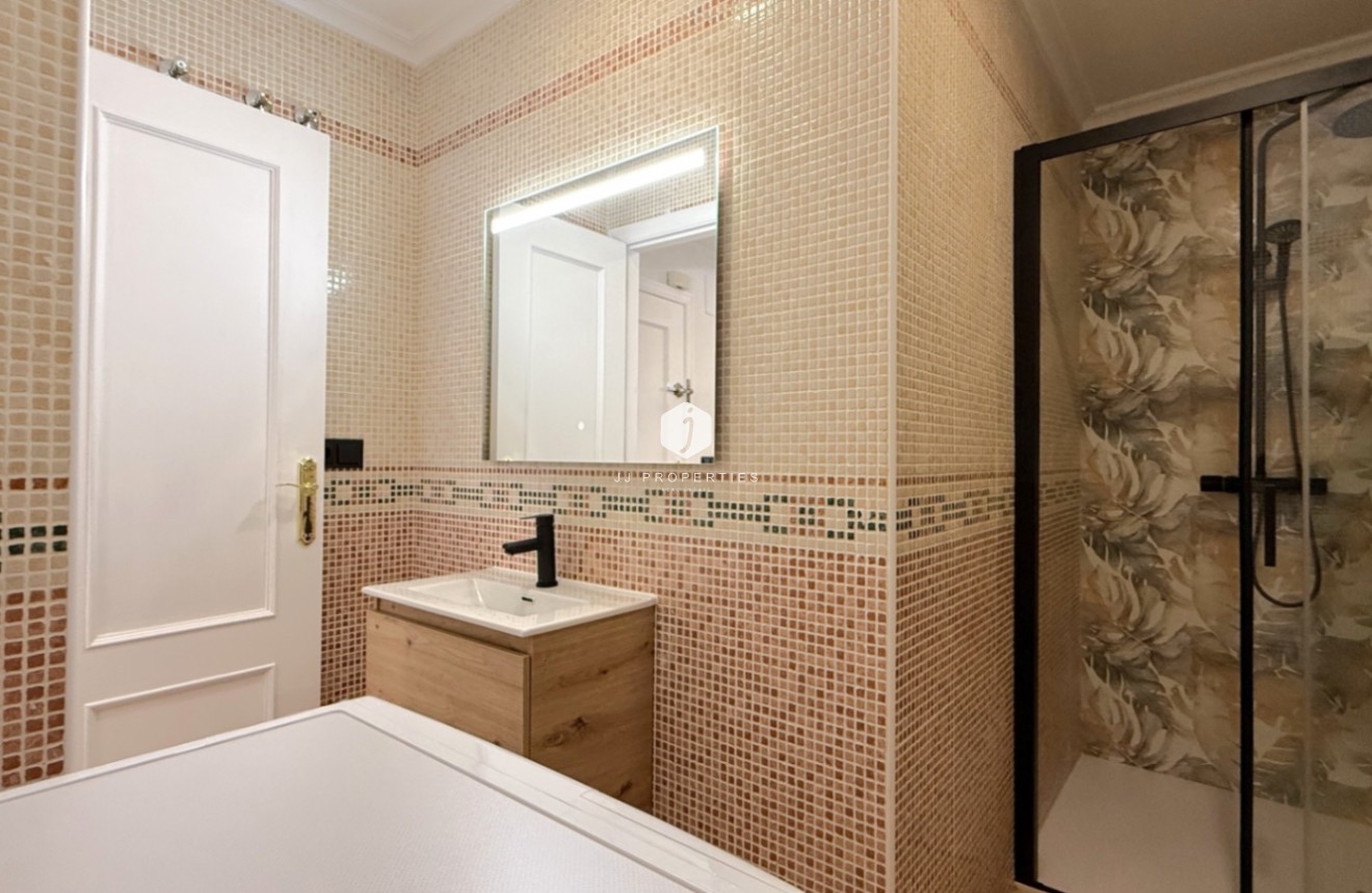 Resale - Apartment / flat -
Torrevieja - Costa Blanca