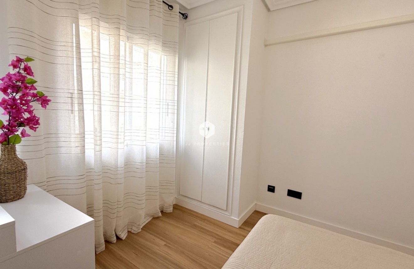 Resale - Apartment / flat -
Torrevieja - Costa Blanca