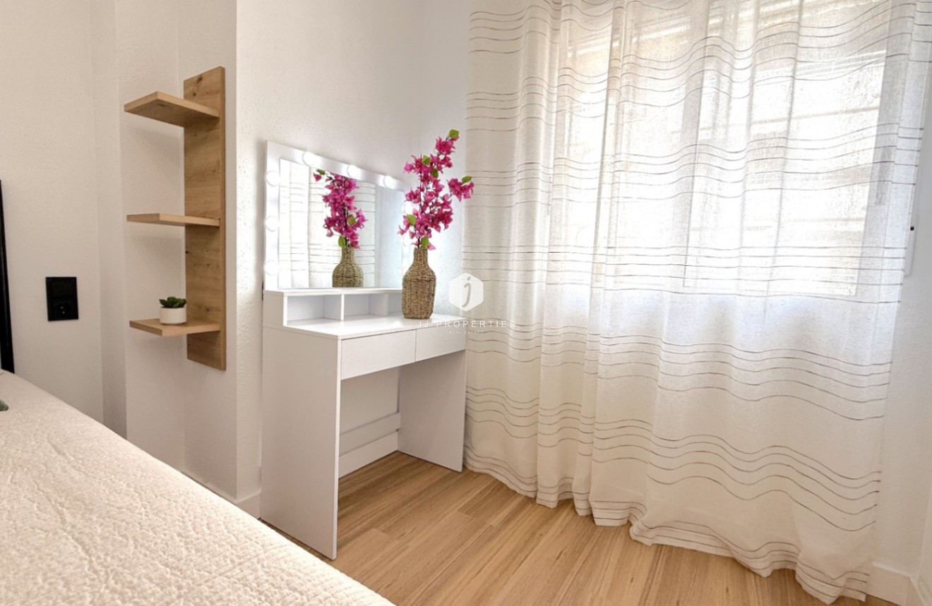 Resale - Apartment / flat -
Torrevieja - Costa Blanca