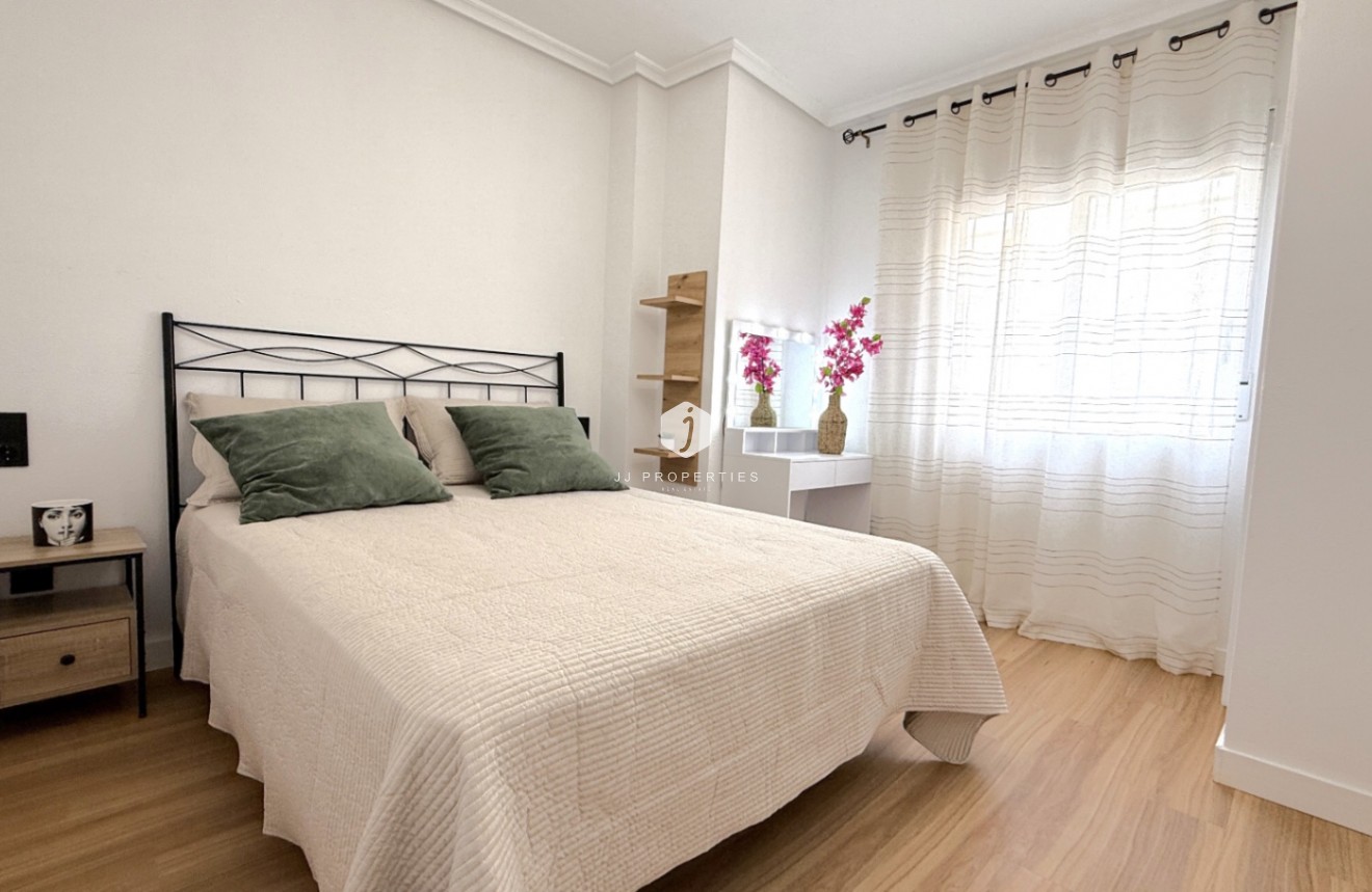 Resale - Apartment / flat -
Torrevieja - Costa Blanca