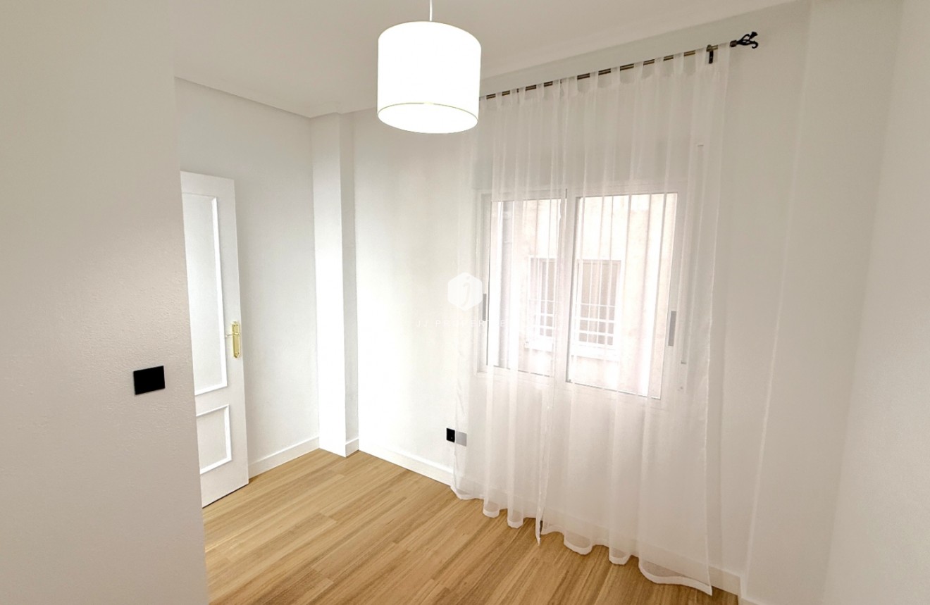 Resale - Apartment / flat -
Torrevieja - Costa Blanca