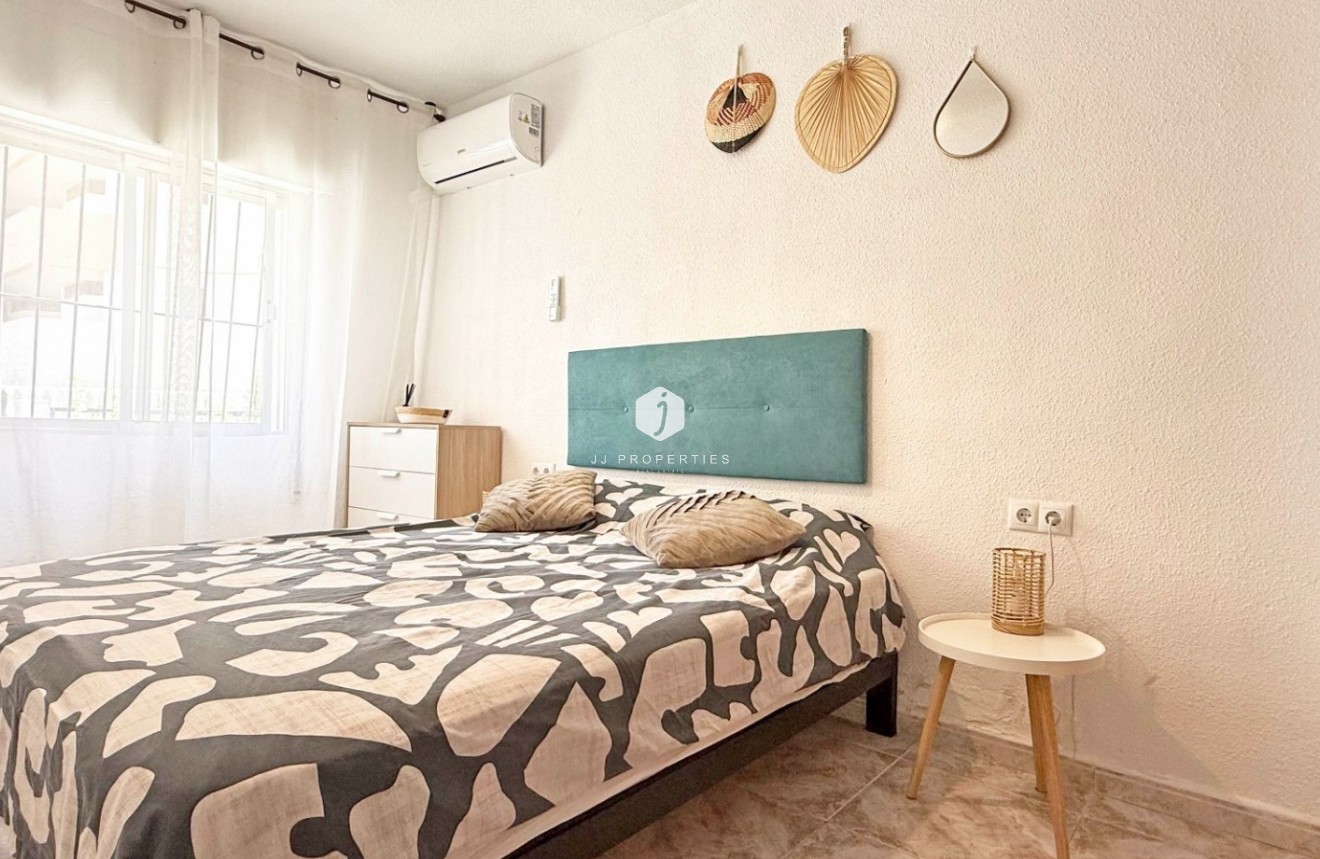 D'occasion - Appartement -
Torrevieja - Costa Blanca