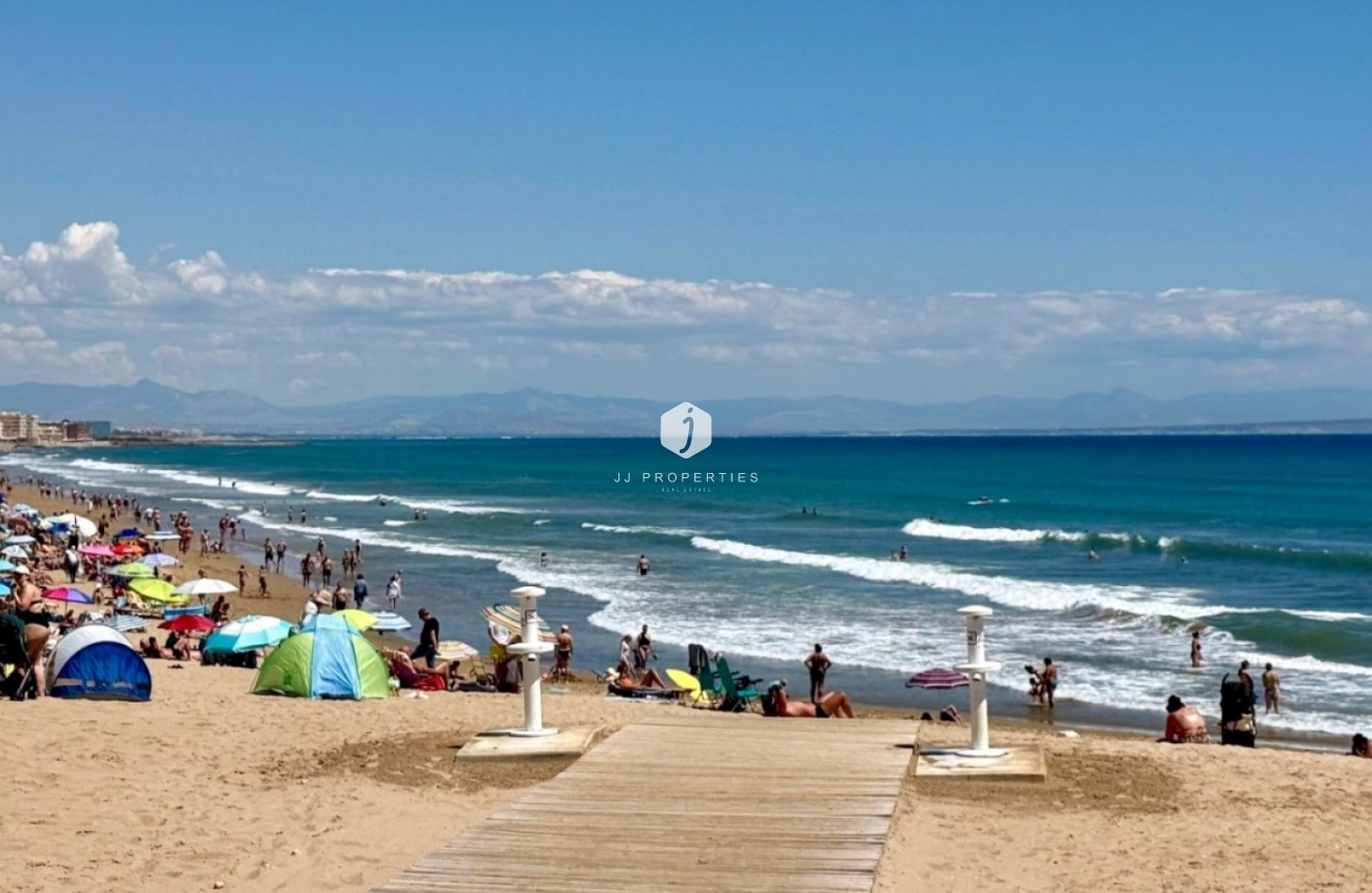 D'occasion - Appartement -
Torrevieja - Costa Blanca