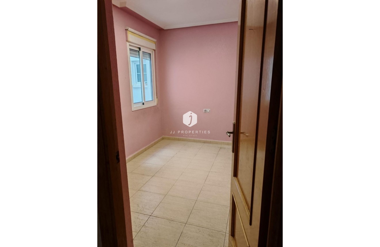 Segunda mano - Apartamento / piso -
Torrevieja - Centro