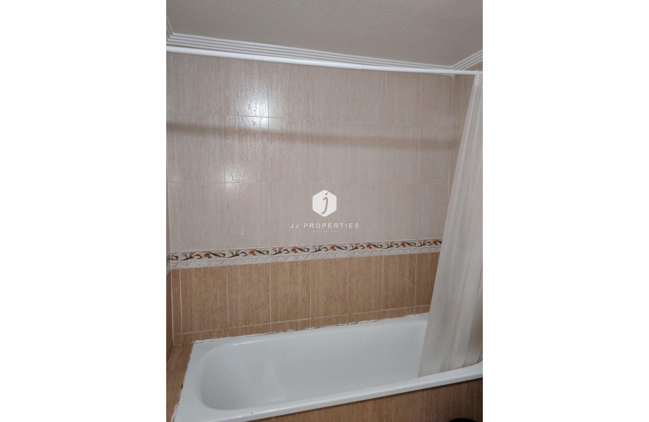 Segunda mano - Apartamento / piso -
Torrevieja - Centro