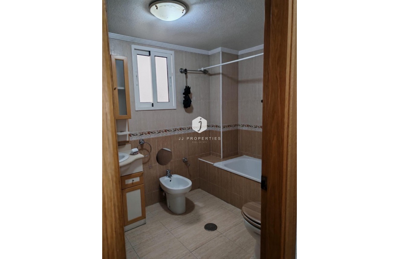 Segunda mano - Apartamento / piso -
Torrevieja - Centro
