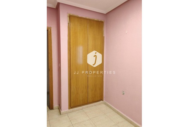 Segunda mano - Apartamento / piso -
Torrevieja - Centro