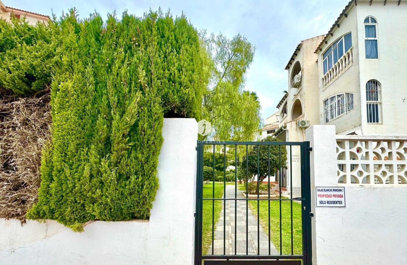 Tweedehands - Appartement / flat -
Torrevieja - Estacion de autobuses