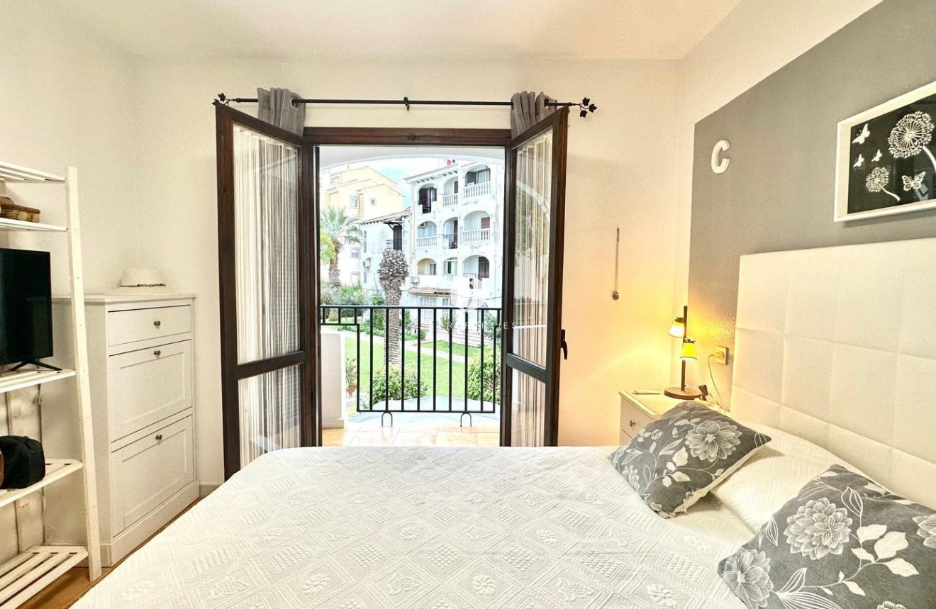 Tweedehands - Appartement / flat -
Torrevieja - Estacion de autobuses