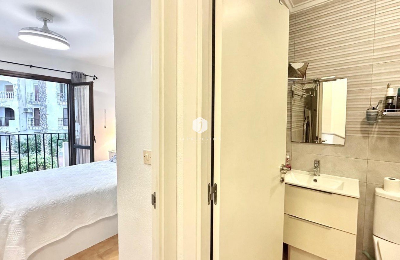 Tweedehands - Appartement / flat -
Torrevieja - Estacion de autobuses