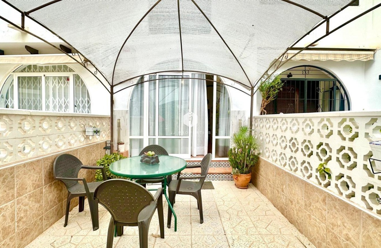 Tweedehands - Appartement / flat -
Torrevieja - Estacion de autobuses