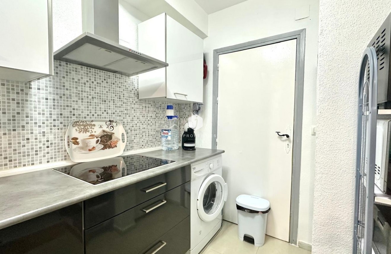 Tweedehands - Appartement / flat -
Torrevieja - Estacion de autobuses