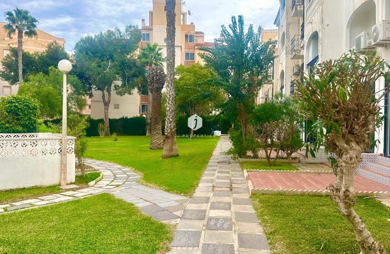 Tweedehands - Appartement / flat -
Torrevieja - Estacion de autobuses