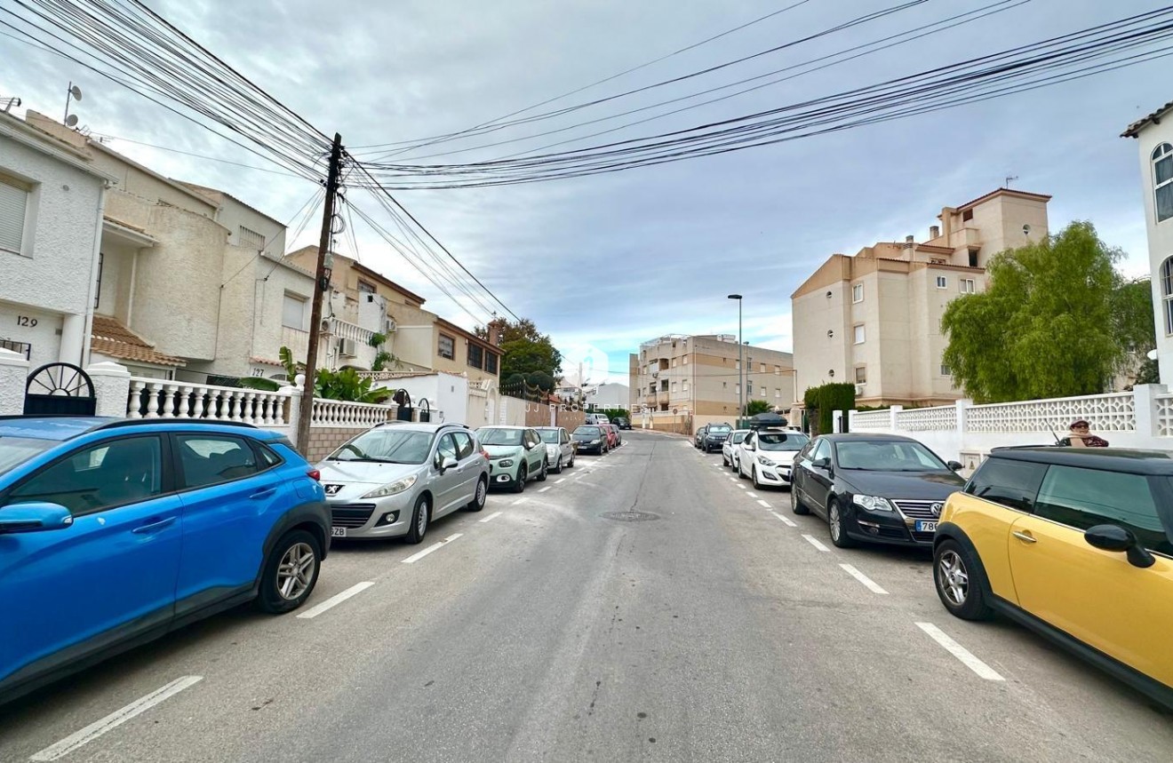 Tweedehands - Appartement / flat -
Torrevieja - Estacion de autobuses