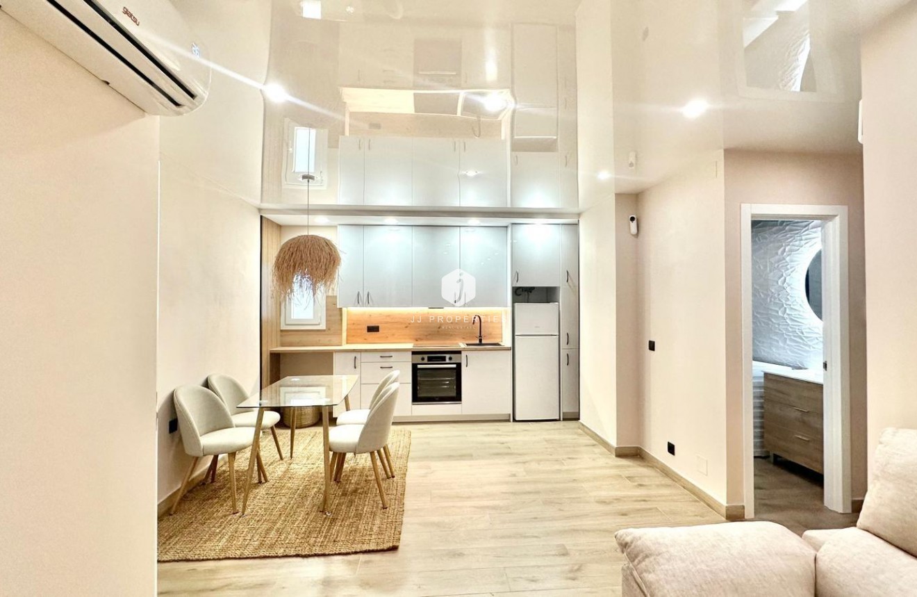 Aus zweiter Hand - Wohnung -
Torrevieja - Centro