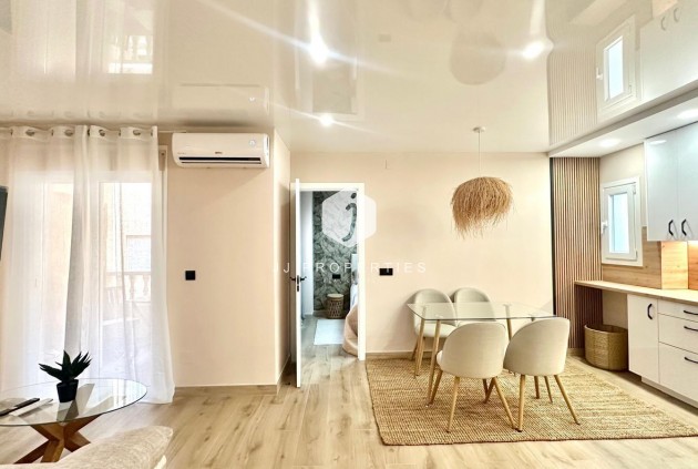 Aus zweiter Hand - Wohnung -
Torrevieja - Centro