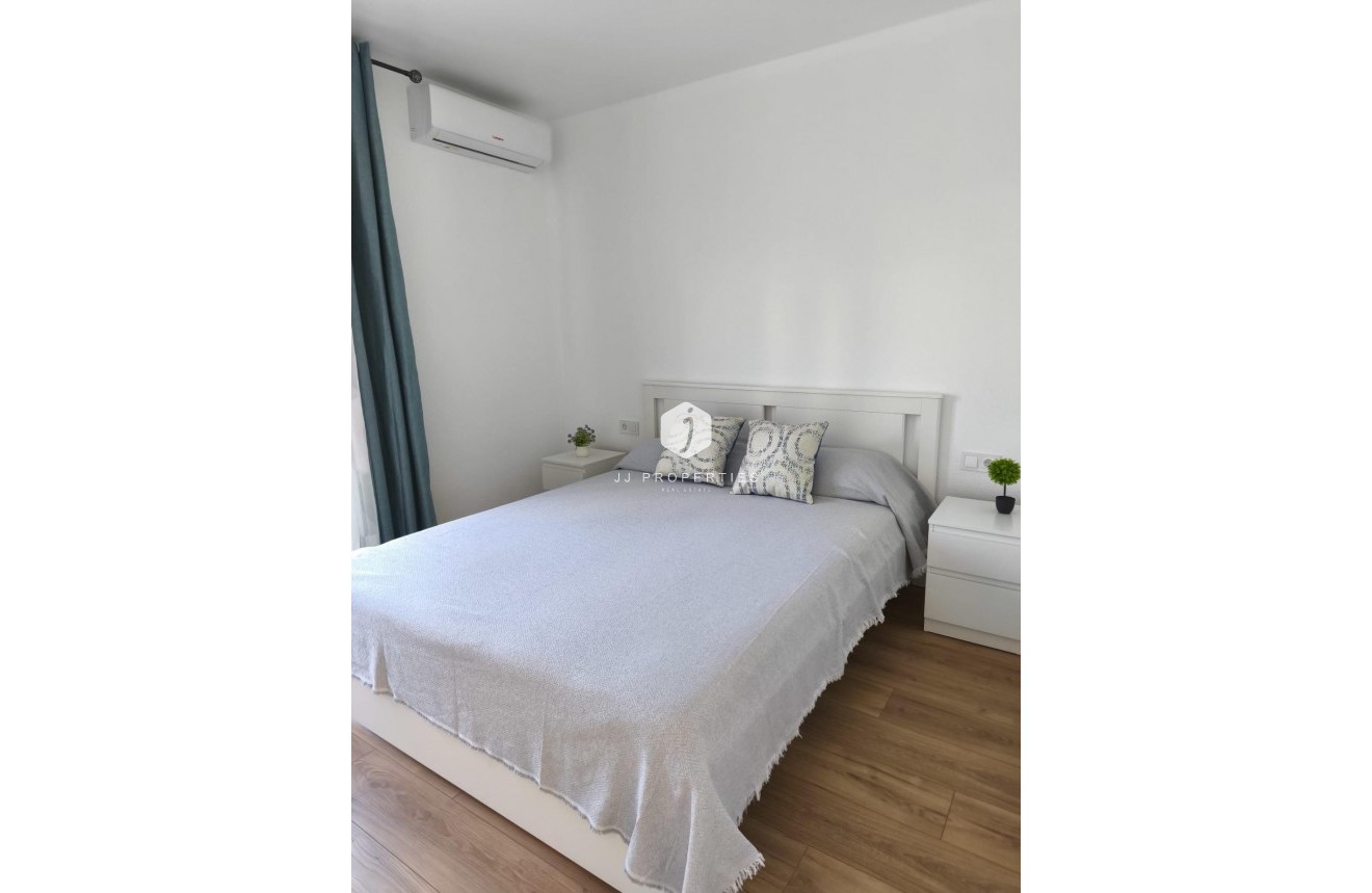 Z drugiej ręki - Szalet -
Torrevieja