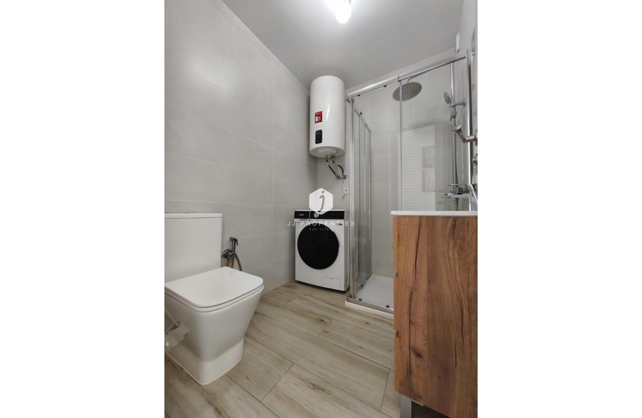 Z drugiej ręki - Szalet -
Torrevieja