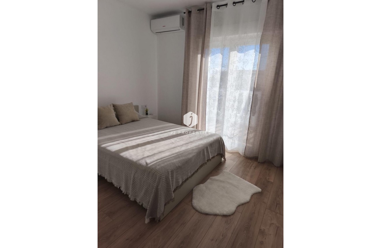 Z drugiej ręki - Szalet -
Torrevieja