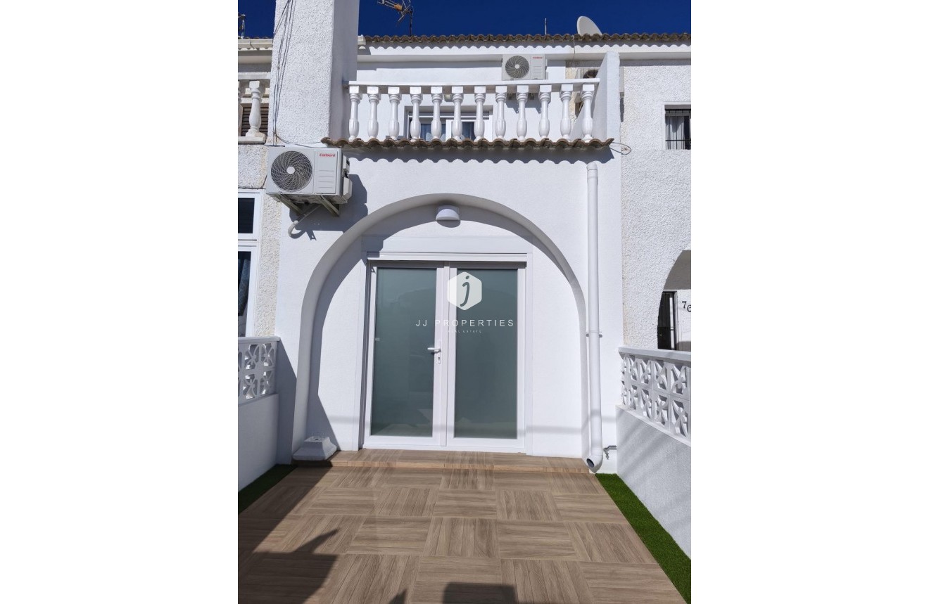 Z drugiej ręki - Szalet -
Torrevieja