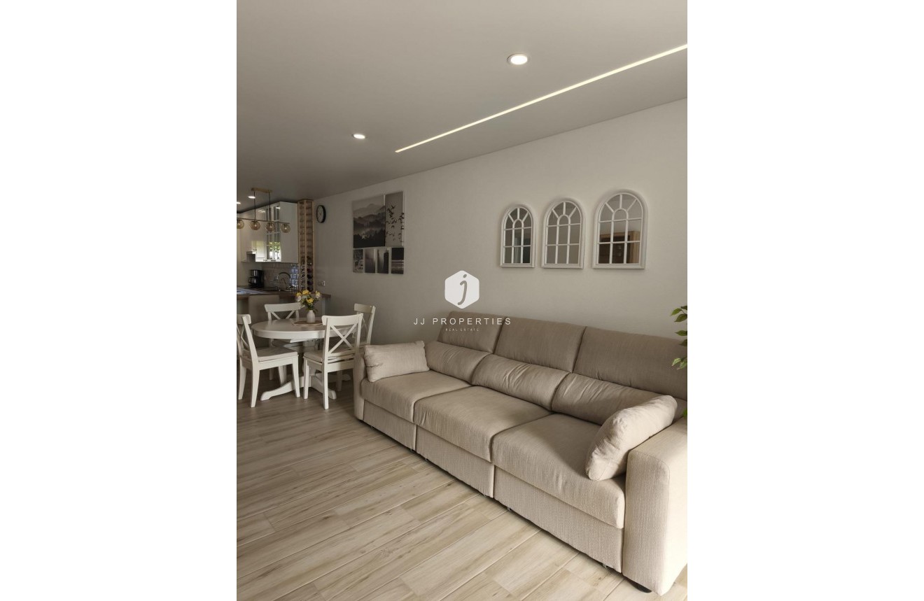 Z drugiej ręki - Szalet -
Torrevieja