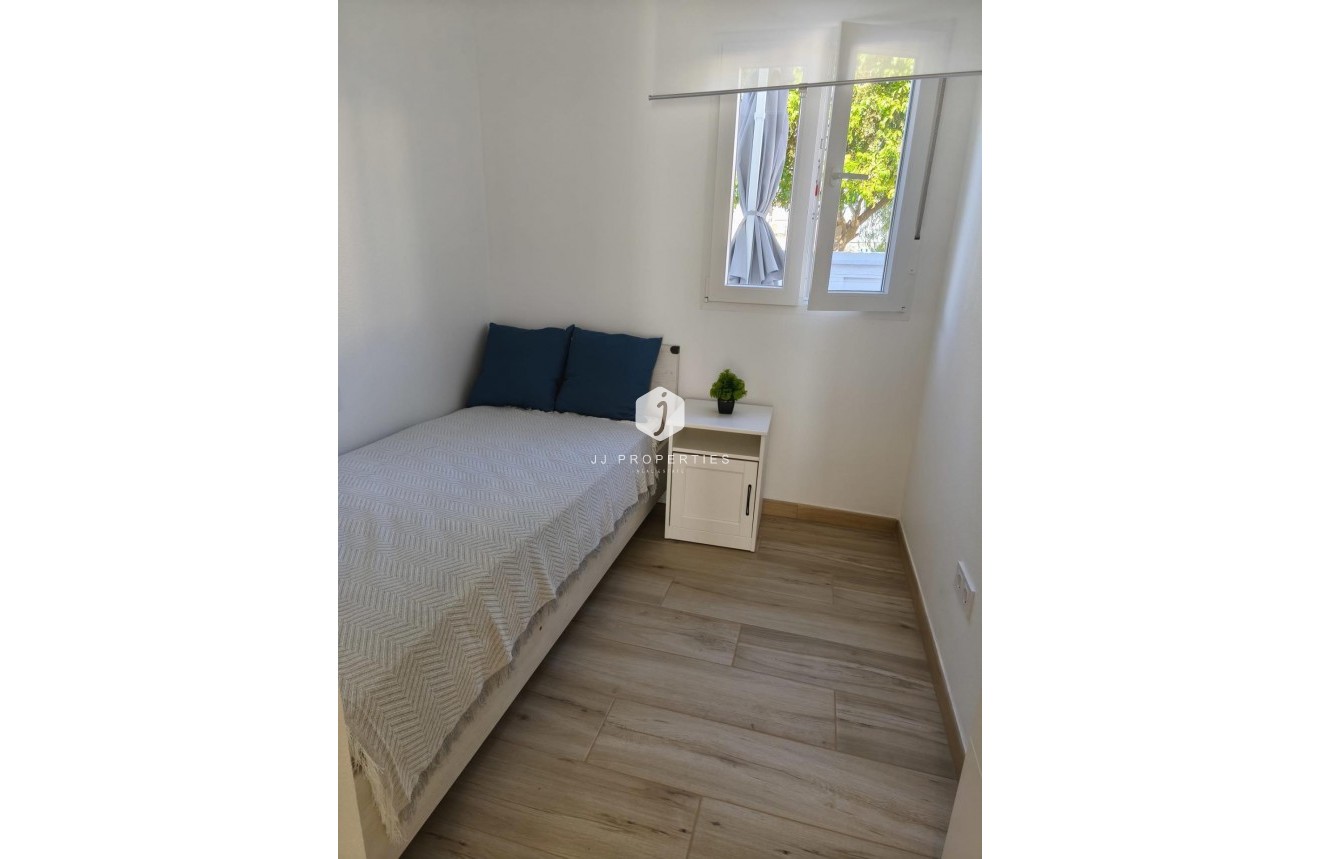 Z drugiej ręki - Szalet -
Torrevieja