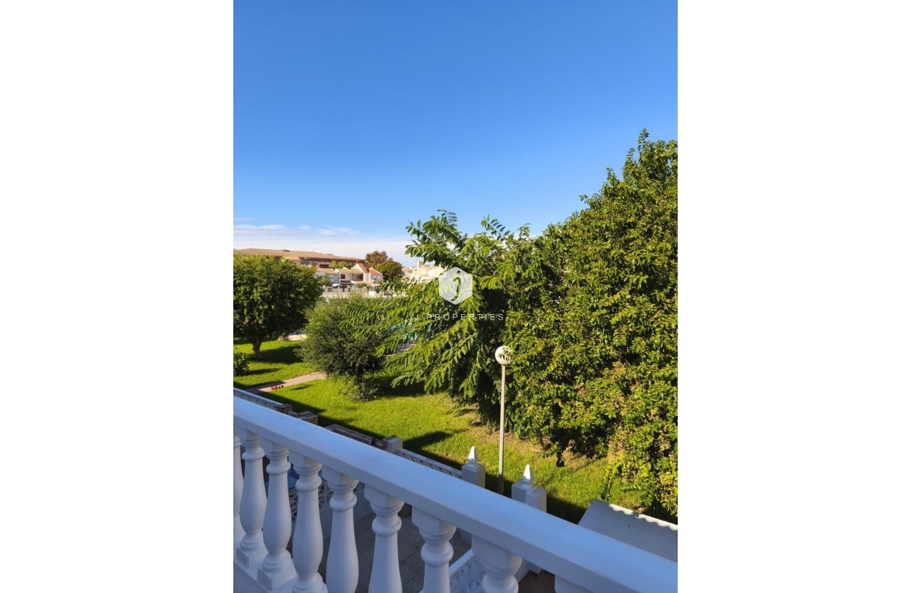 Z drugiej ręki - Szalet -
Torrevieja