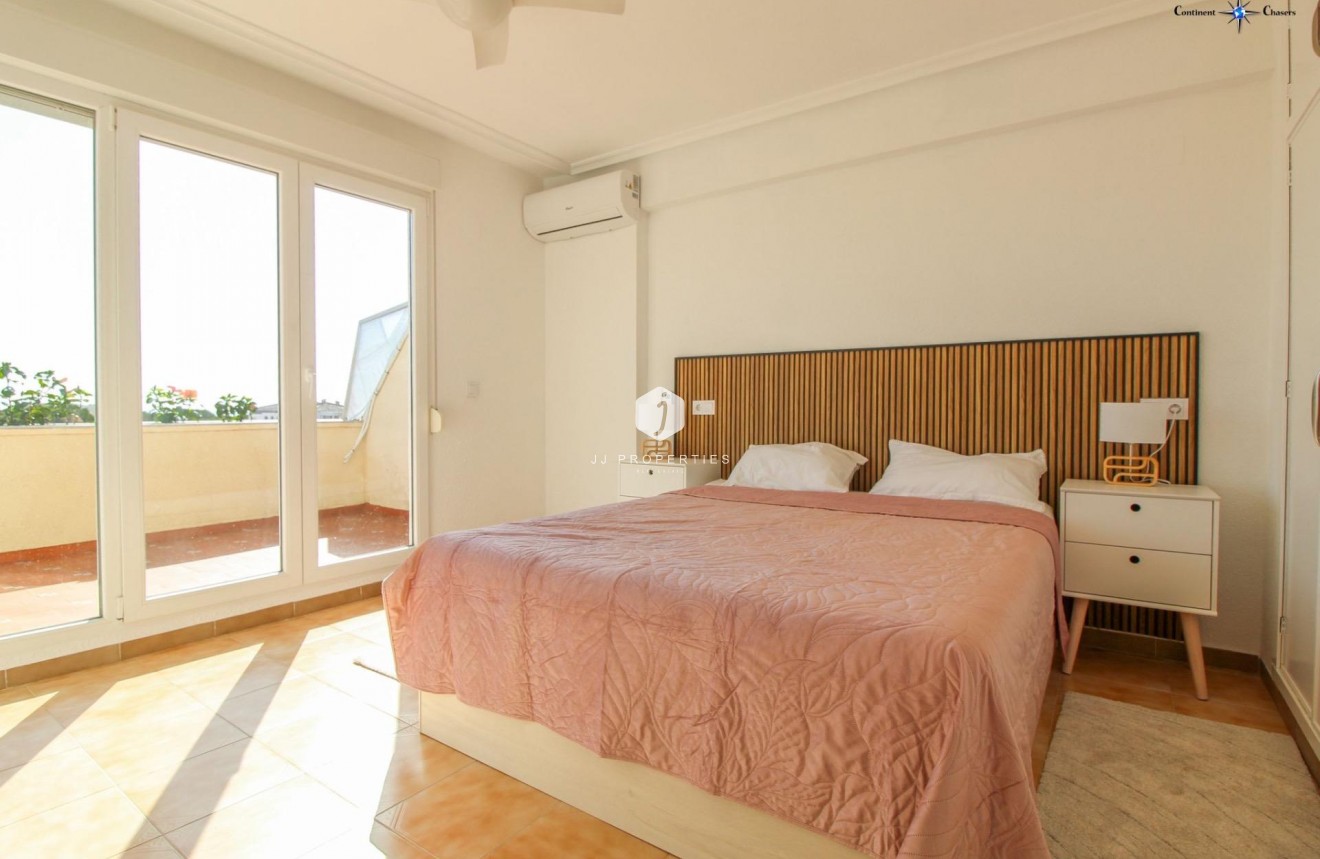 Tweedehands - Penthouse -
Torrevieja - Punta prima