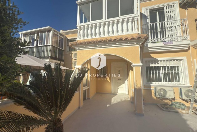 Aus zweiter Hand - Chalet -
Torrevieja - aguas nuevas
