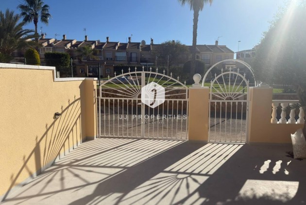 Aus zweiter Hand - Chalet -
Torrevieja - aguas nuevas