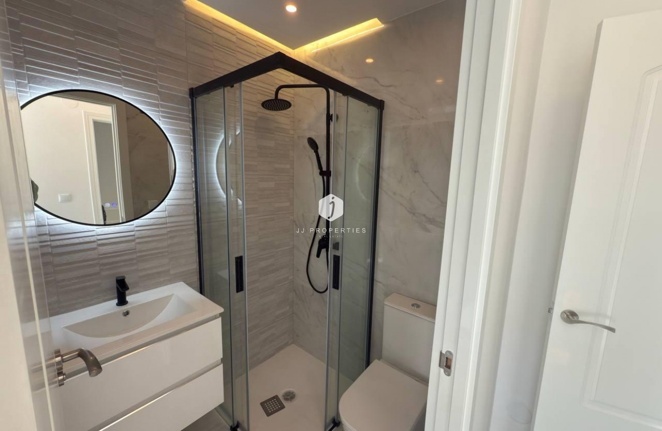 Aus zweiter Hand - Chalet -
Torrevieja - aguas nuevas