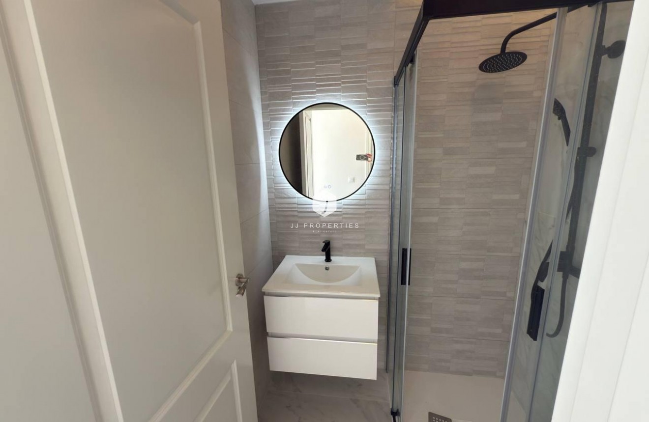 Aus zweiter Hand - Chalet -
Torrevieja - aguas nuevas