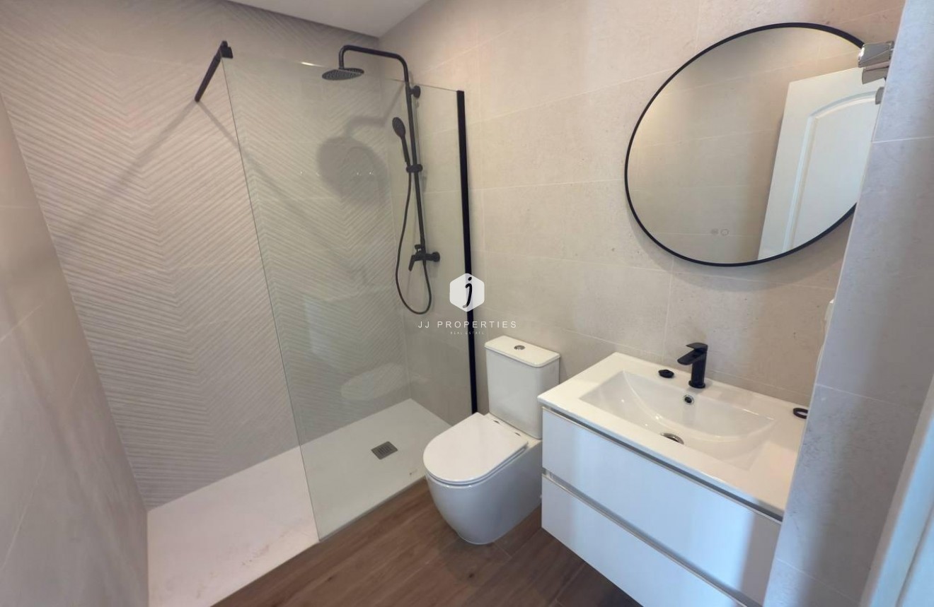 Aus zweiter Hand - Chalet -
Torrevieja - aguas nuevas