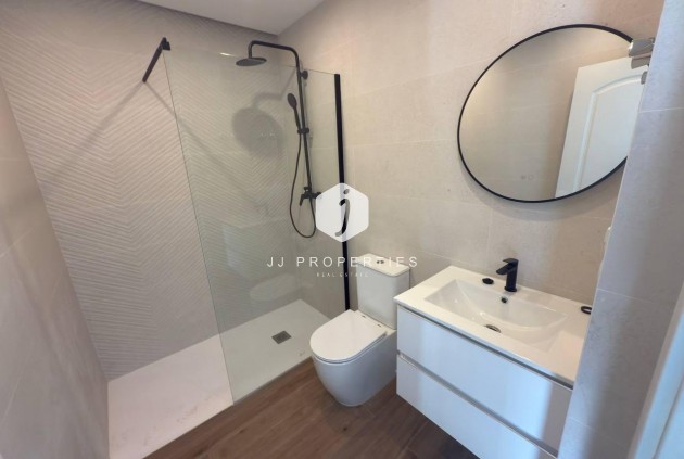 Aus zweiter Hand - Chalet -
Torrevieja - aguas nuevas