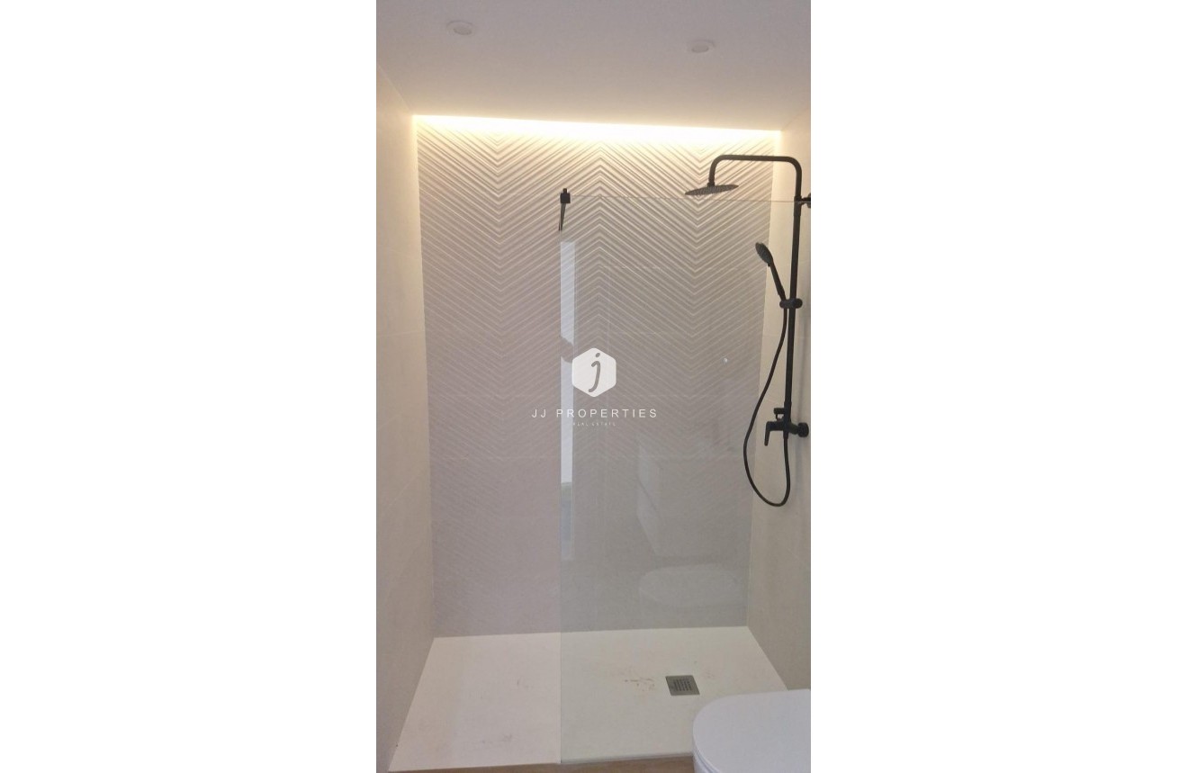 Aus zweiter Hand - Chalet -
Torrevieja - aguas nuevas