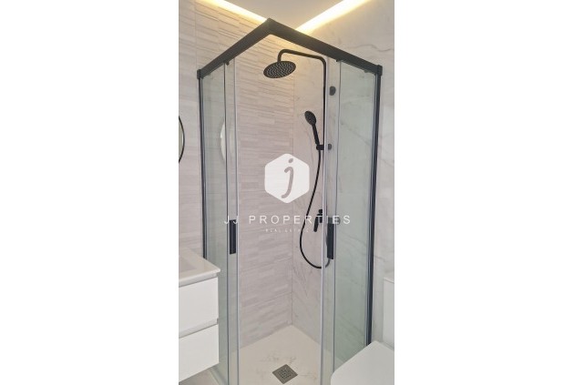 Aus zweiter Hand - Chalet -
Torrevieja - aguas nuevas