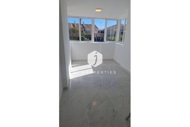 Aus zweiter Hand - Chalet -
Torrevieja - aguas nuevas