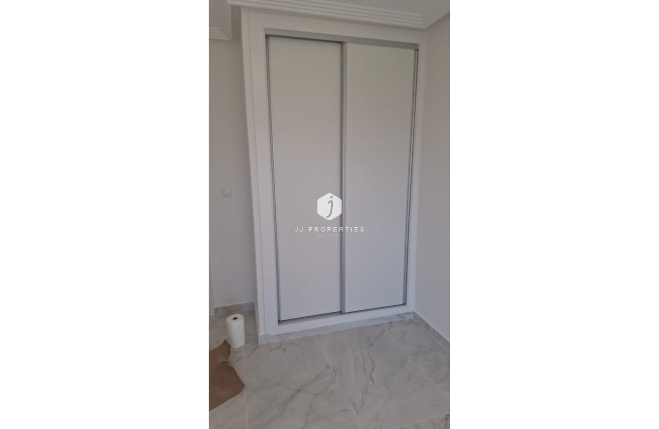 Aus zweiter Hand - Chalet -
Torrevieja - aguas nuevas