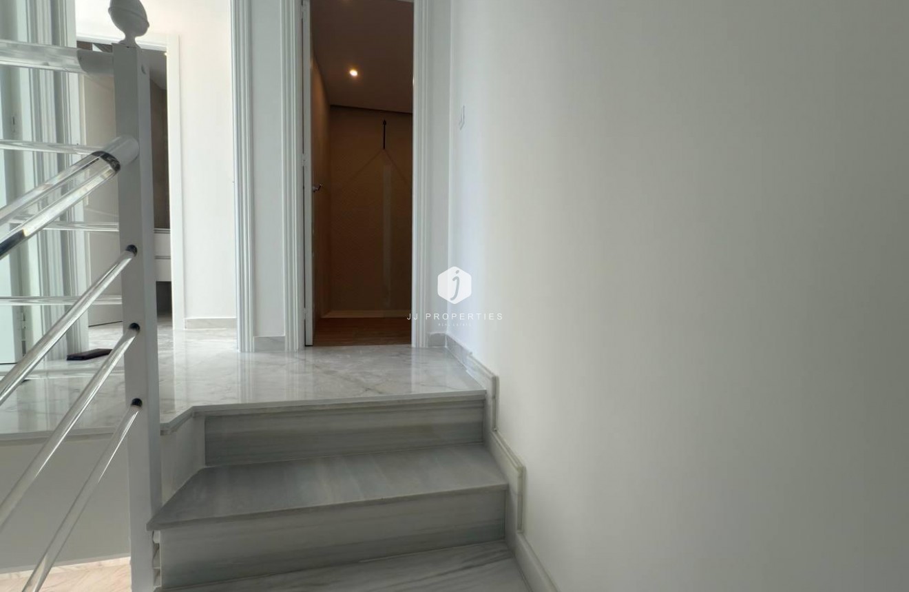 Aus zweiter Hand - Chalet -
Torrevieja - aguas nuevas