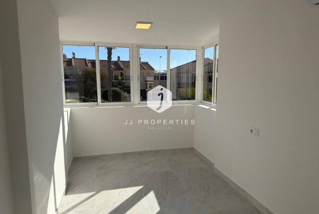 Aus zweiter Hand - Chalet -
Torrevieja - aguas nuevas