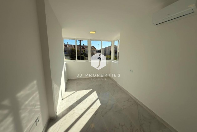 Aus zweiter Hand - Chalet -
Torrevieja - aguas nuevas