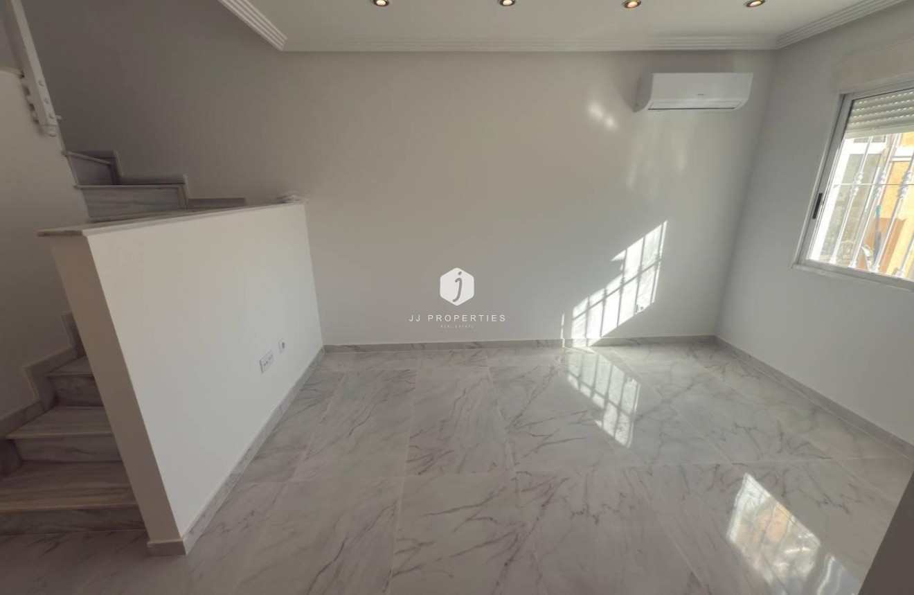 Aus zweiter Hand - Chalet -
Torrevieja - aguas nuevas